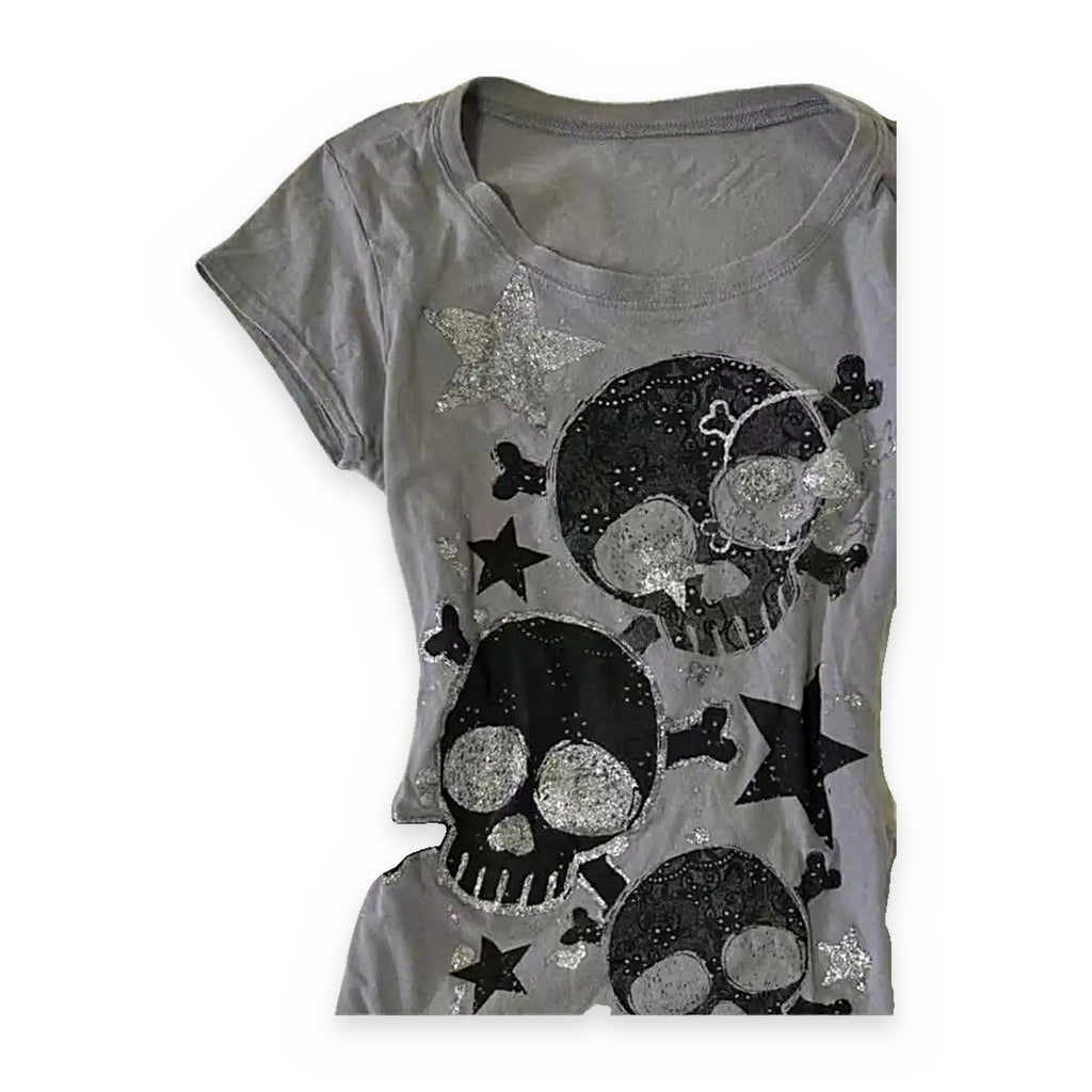 Star and skull baby tee in grey — product view